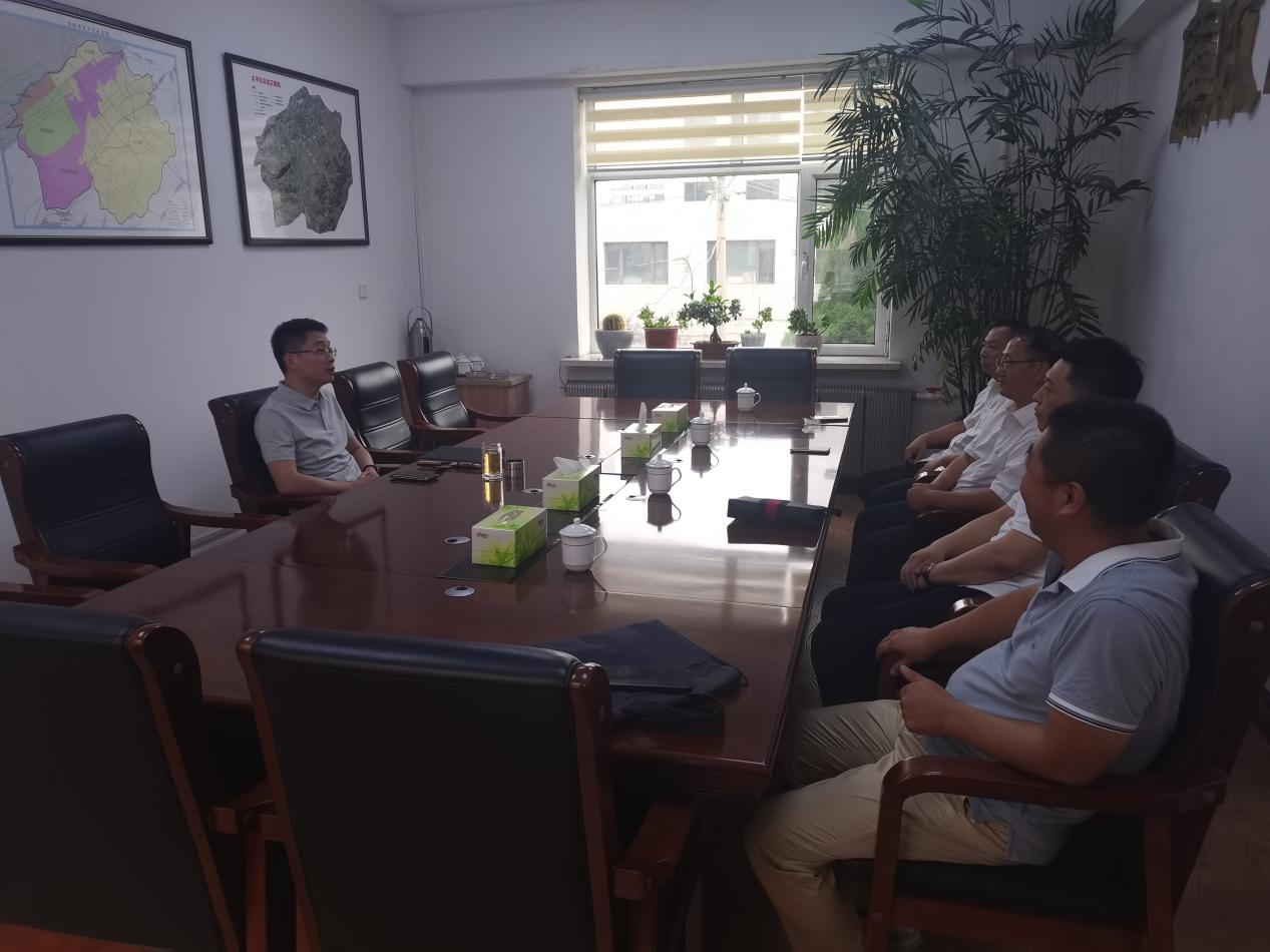 7.25郑晔洽谈膨润土深加工项目.png