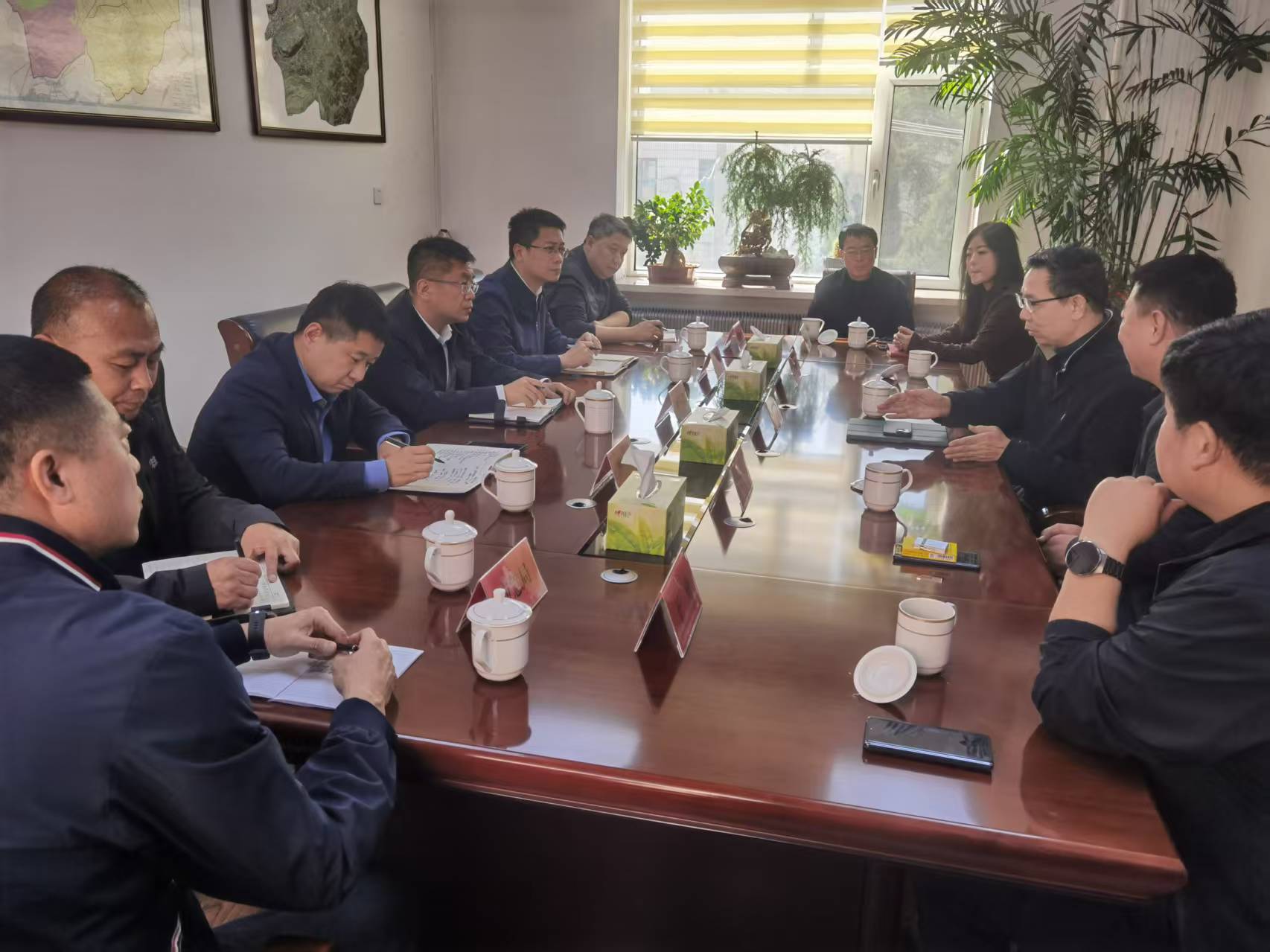 4.22李亮洽谈药物研发生产项目.jpg