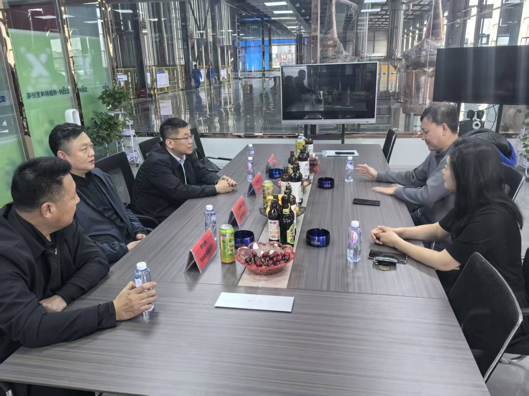 5.11李亮会同市商务局领导赴雪树精酿啤酒（辽宁）有限公司洽谈合作1.jpg