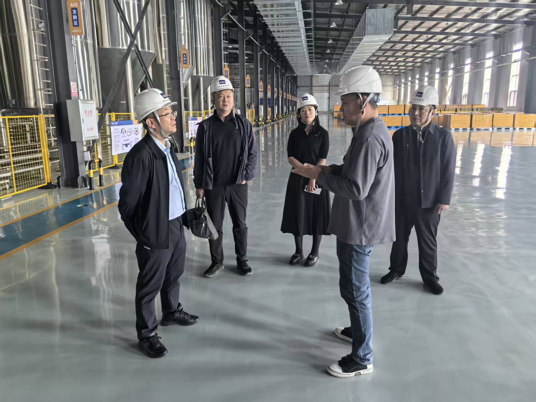5.11李亮会同市商务局领导赴雪树精酿啤酒（辽宁）有限公司洽谈合作2.jpg